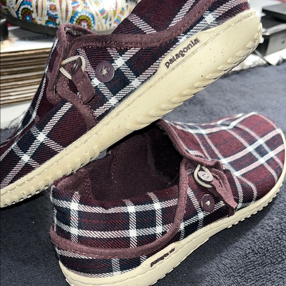 Patagonia White and Maroon Slip-On Loafers - Picture 8 of 11